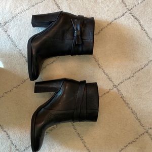 Kate Spade black leather booties with Bow